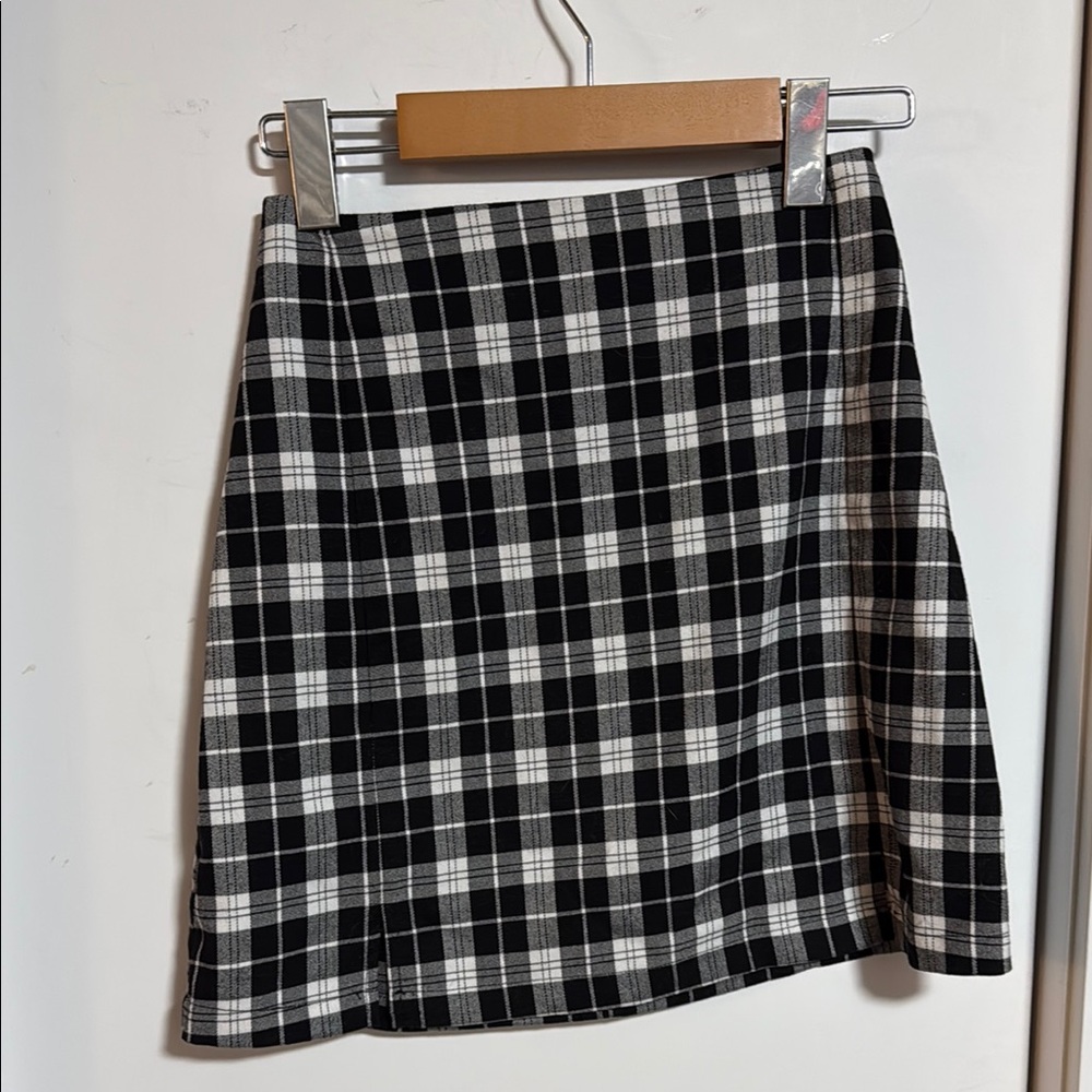 Classic Black and White Plaid Skirt